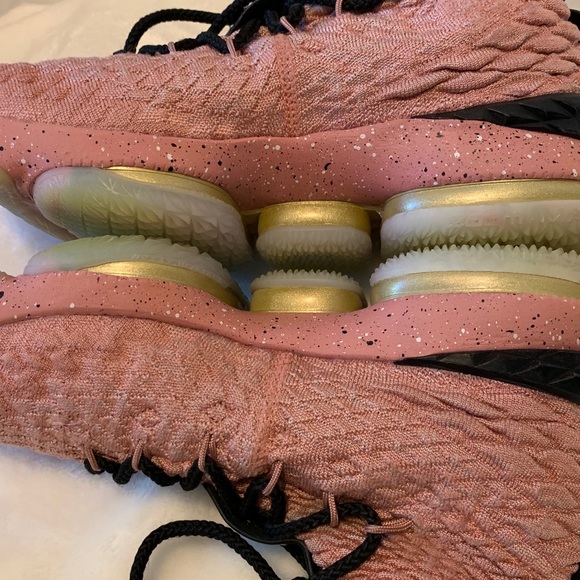 **SOLD** LeBron 15 limited GS rust pink - Picture 4 of 8